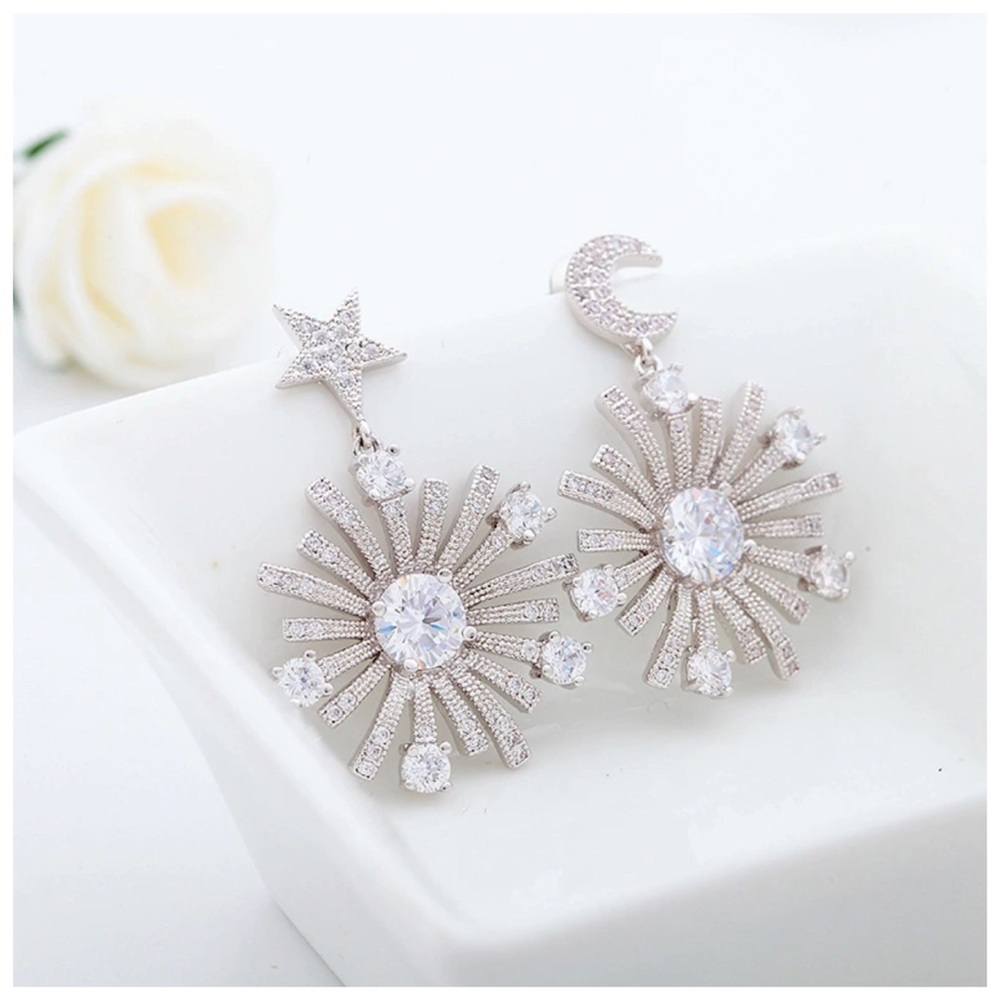 Swarovski Crystals Yaiza Sun Moon Earrings - Picture 5 of 5